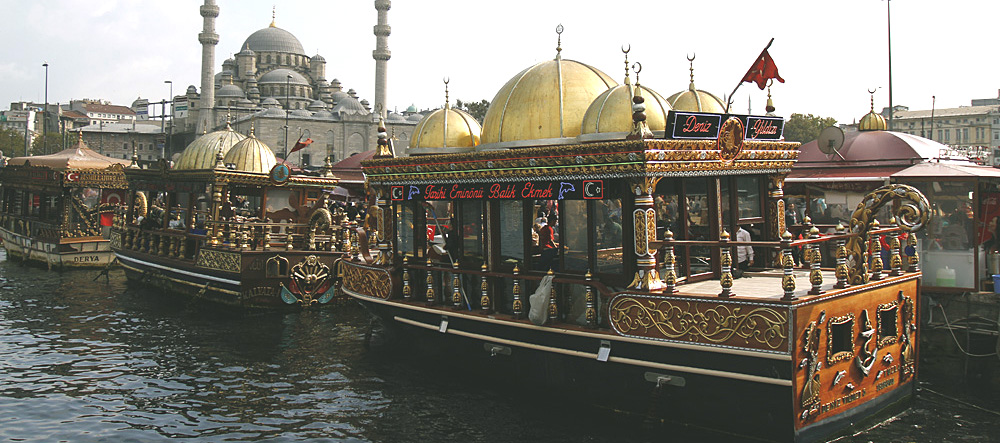 blue mosque boats